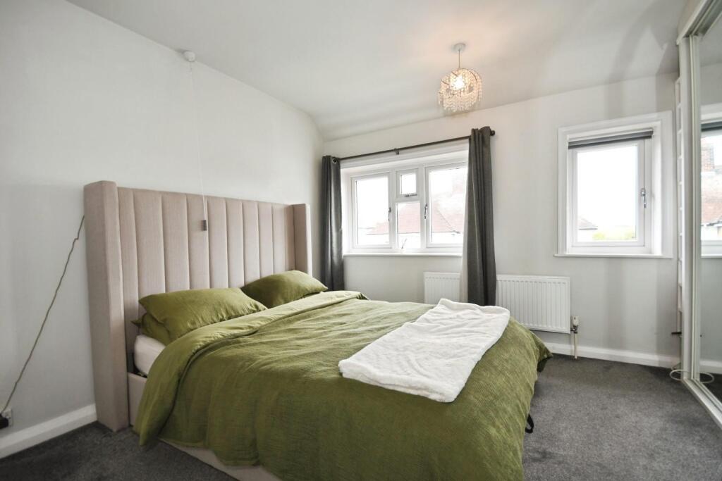 BEDROOM 1 03.jpg
