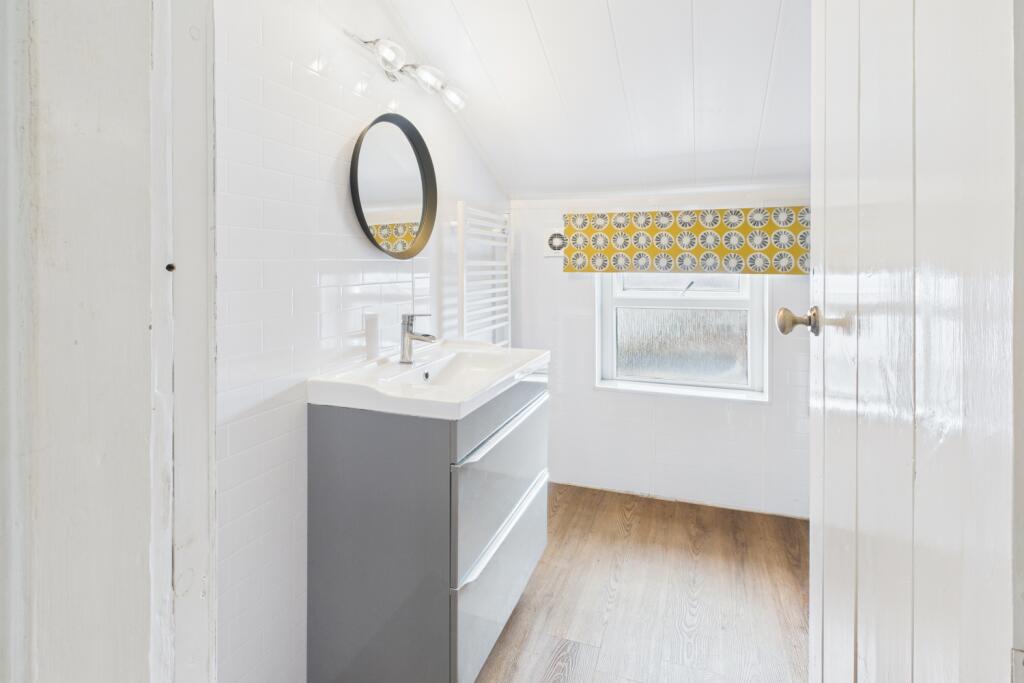 EweMove Spalding - Family Bathroom