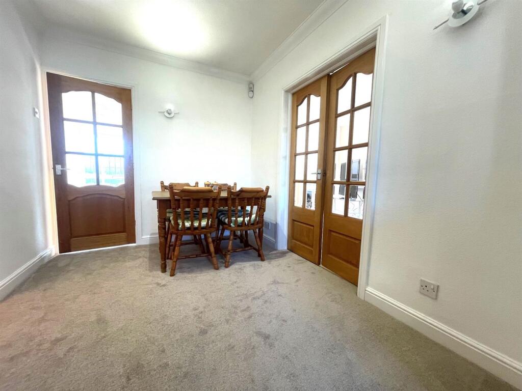 Breakfast area.jpg