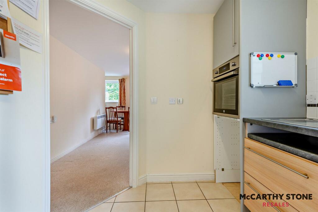 8608949-interior13-800.JPG
