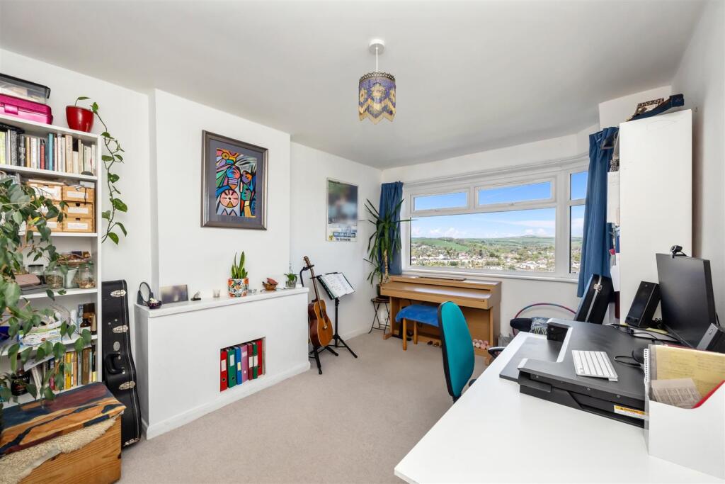 Living room/Bedroom 4