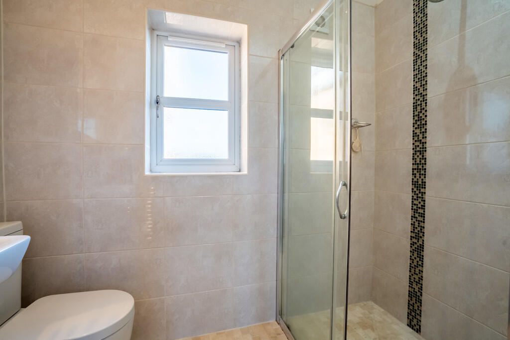 dorrington close_...