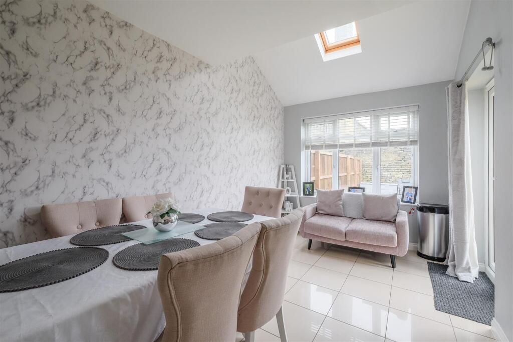 Kitchen/ Dining
