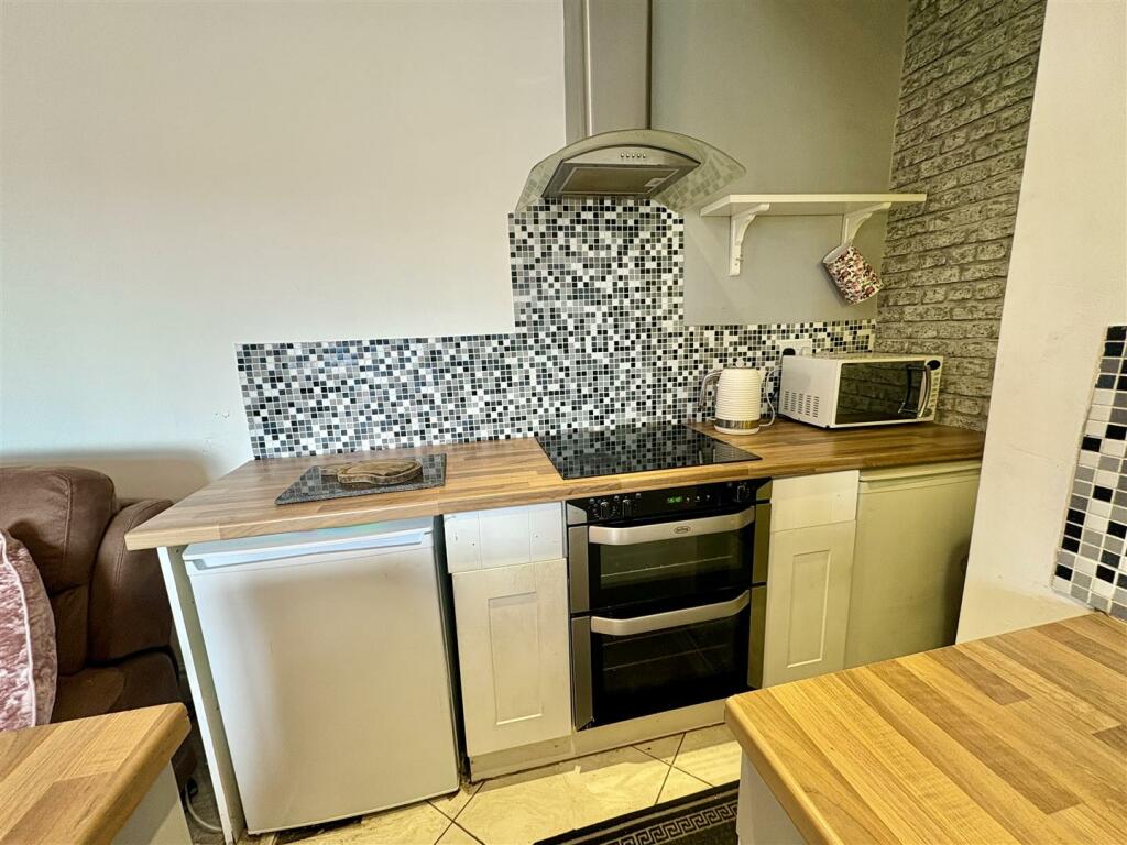 Bramleys Estate Agents - Field Top - Bailiff Bridg