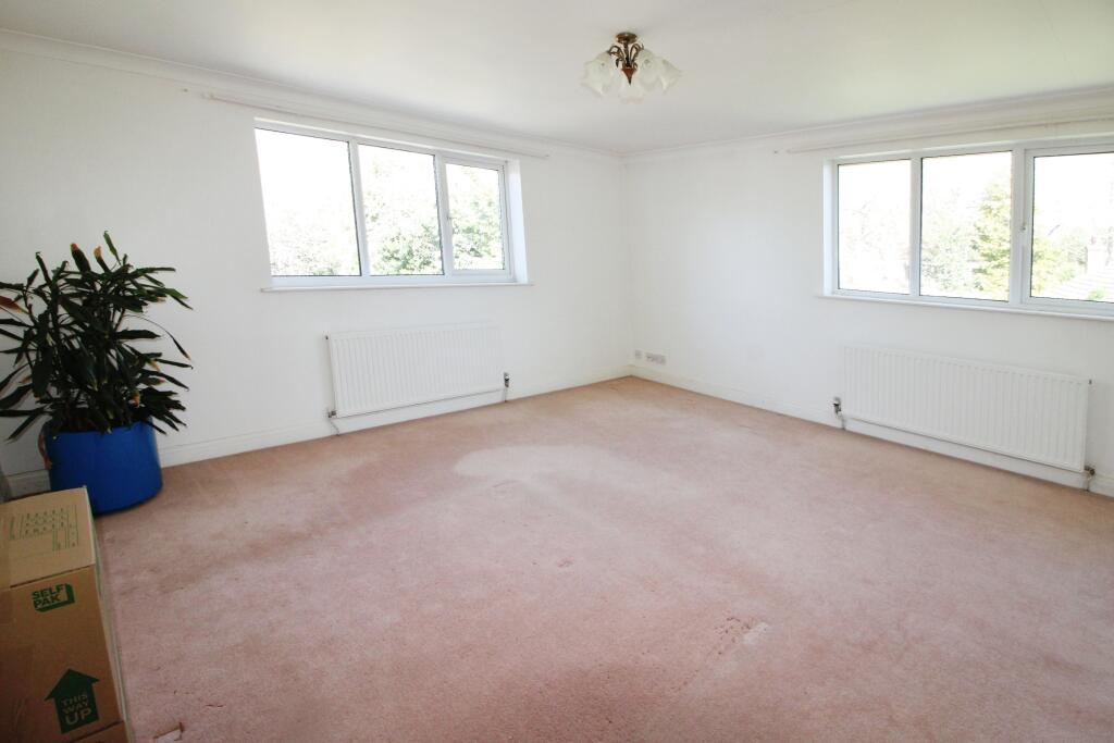 Bedroom  1.JPG