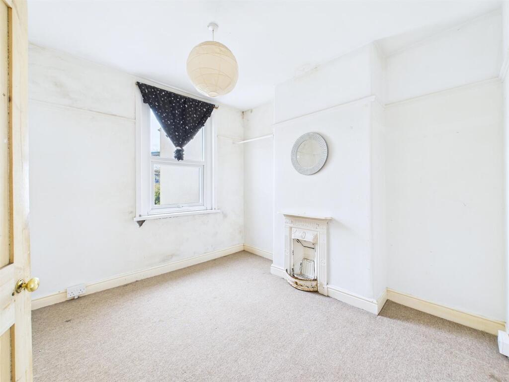 6 - 2 Bedroom terraced house.jpg