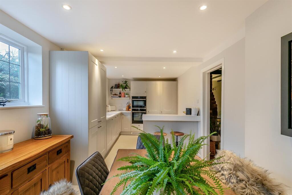 8632704-interior34.jpg