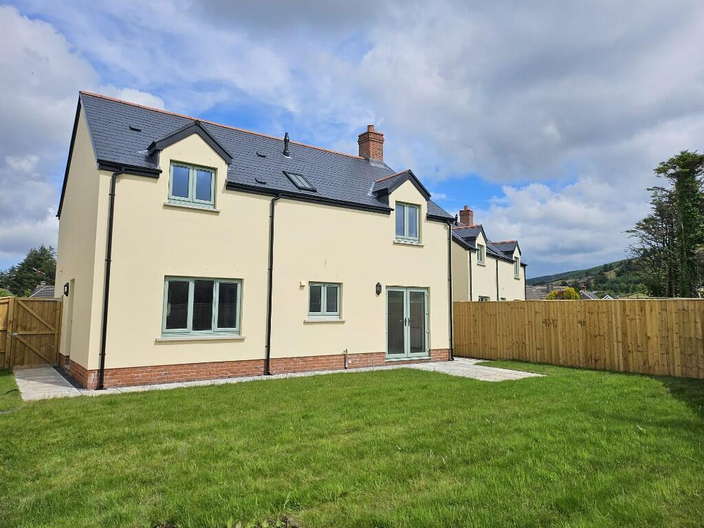 Large rear garden