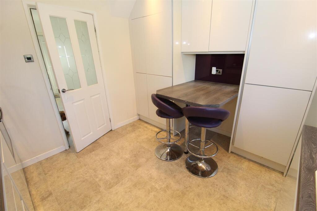 Kitchen3.JPG