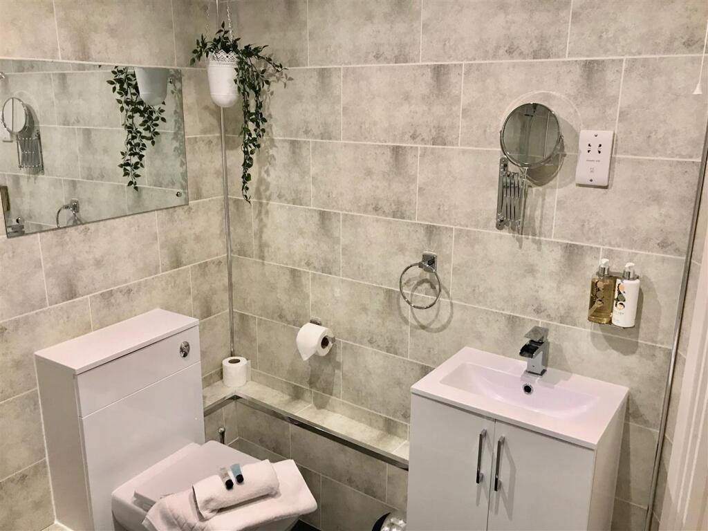 parrish bathroom.jpeg