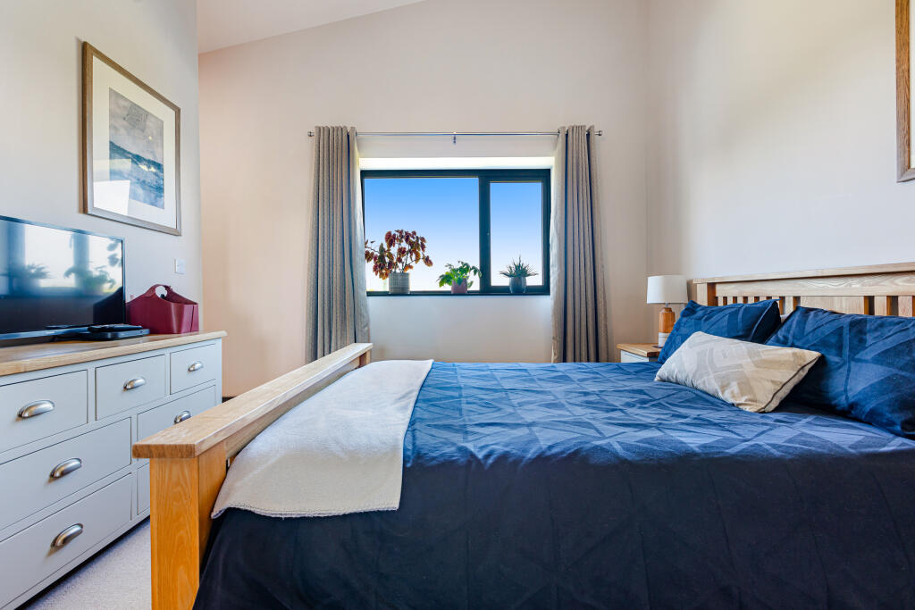 A25 - Brixton, Reeves House - 250618