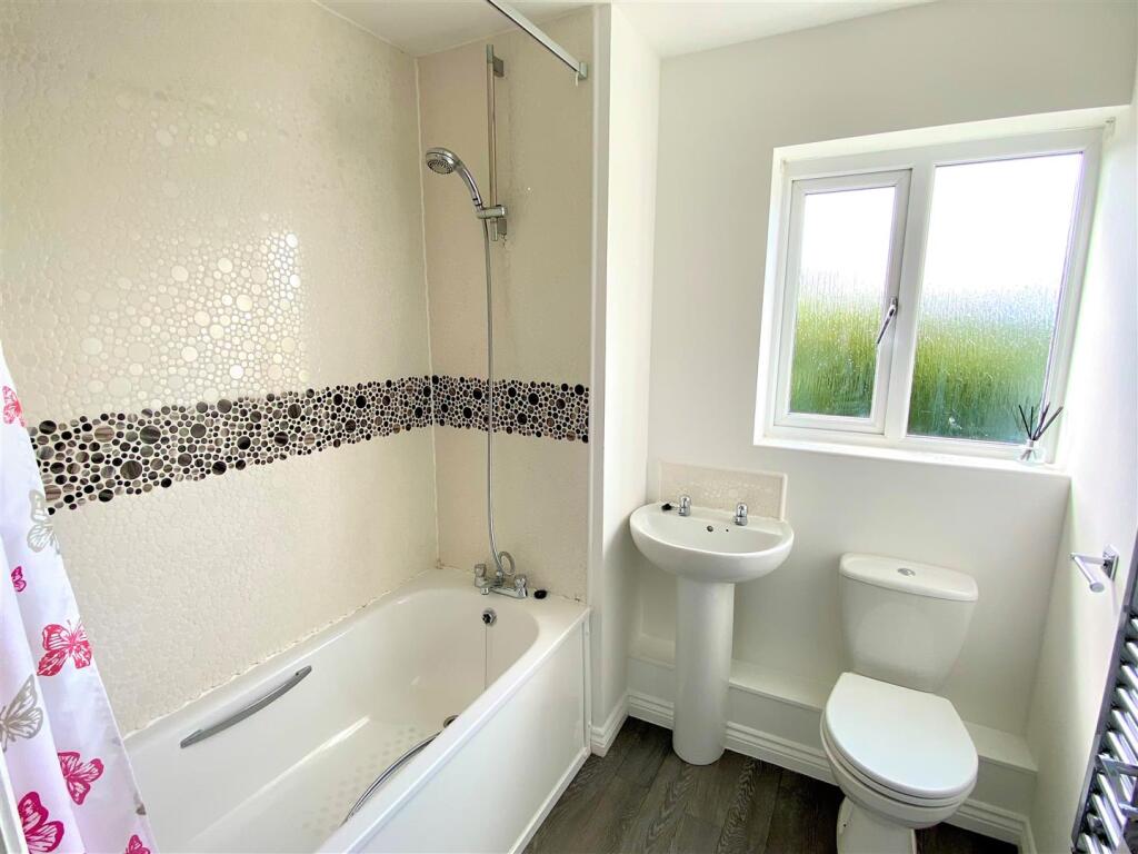 13 Littledale Row Bathroom