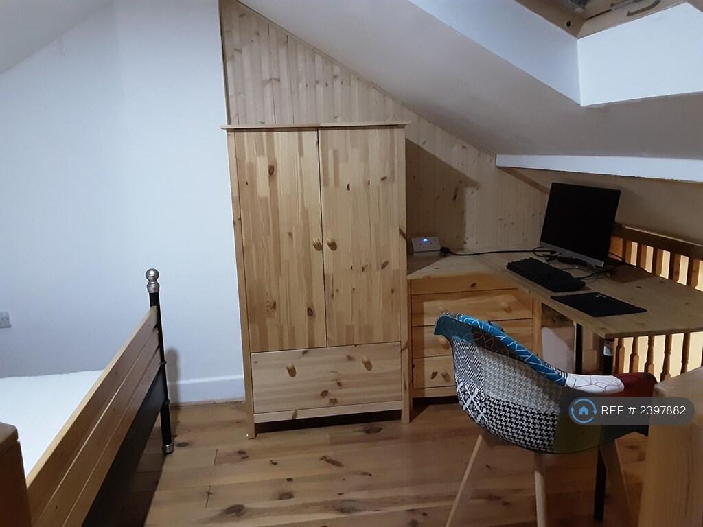 Bedroom Wardrobe 