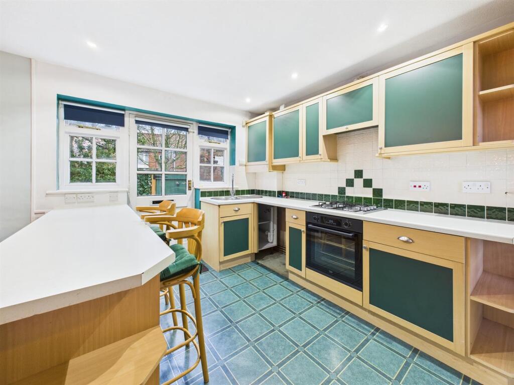 Kitchen/dining:
