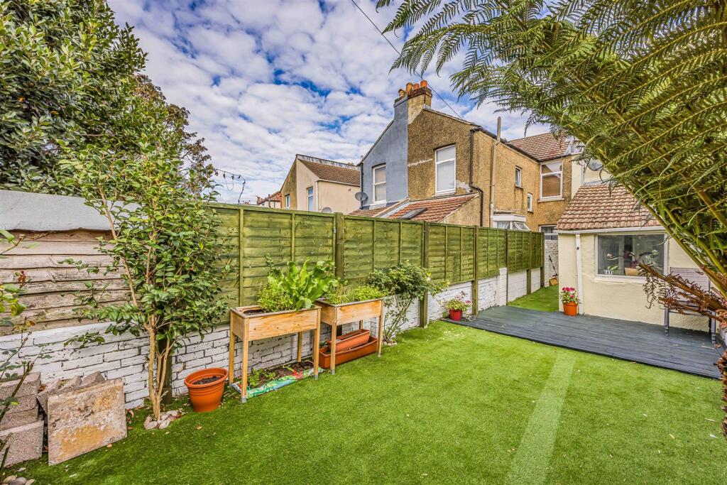 62 Pitcroft Road, Portsmouth-Small-PorticoMarketin
