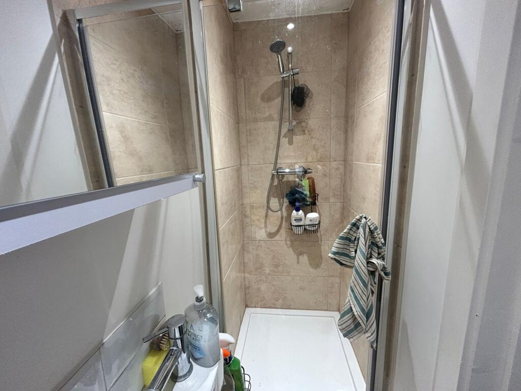 Bedroom 4 Ensuite