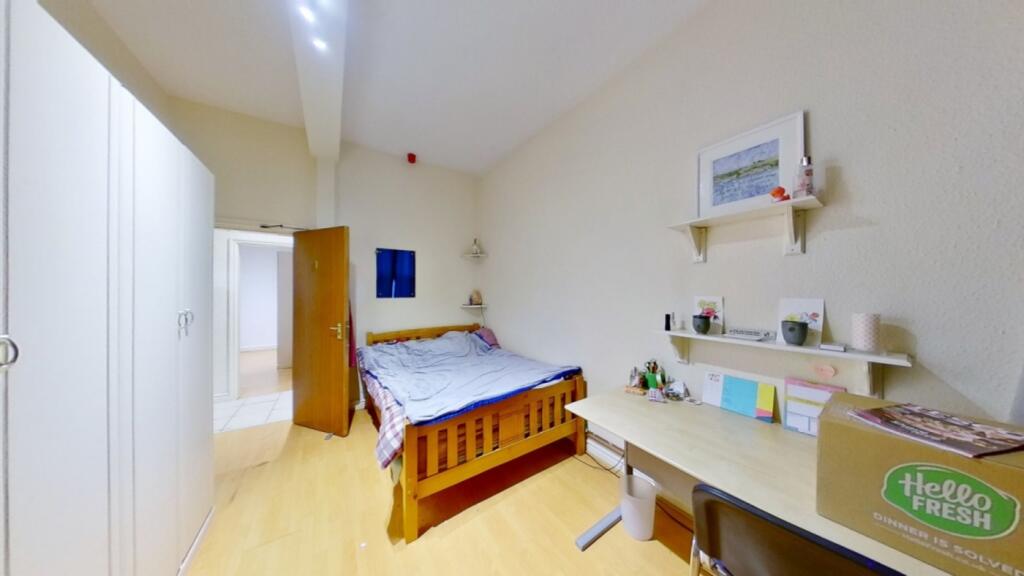 A bright and tidy double bedroom featuring a co...