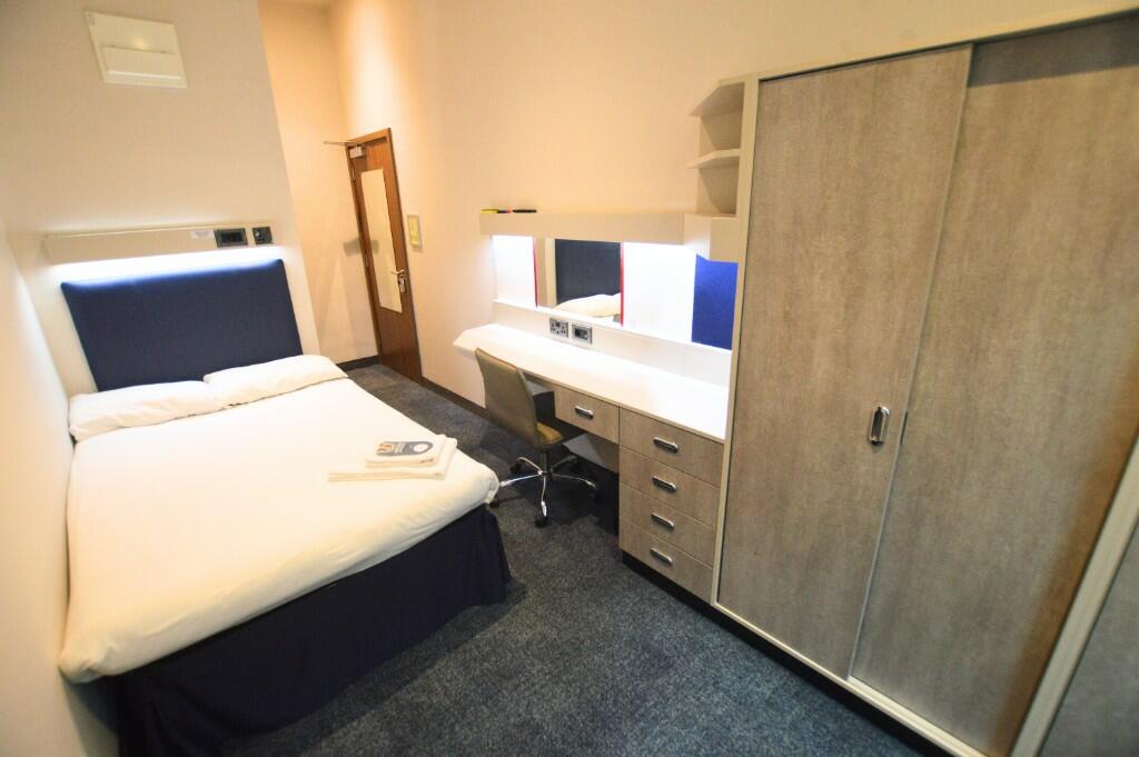 Platinum Apartment, Brotherton House, Grace Street, Leeds, LS1