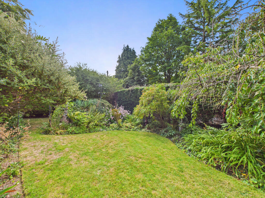 CAM02909G0-PR0466-STILL006