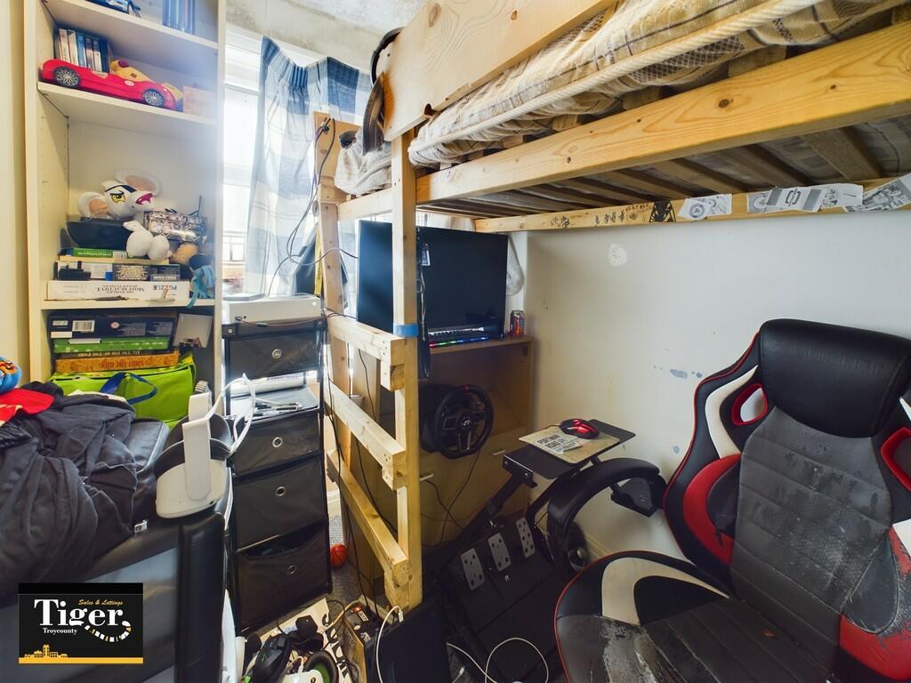 CAM02176G0-PR0303...