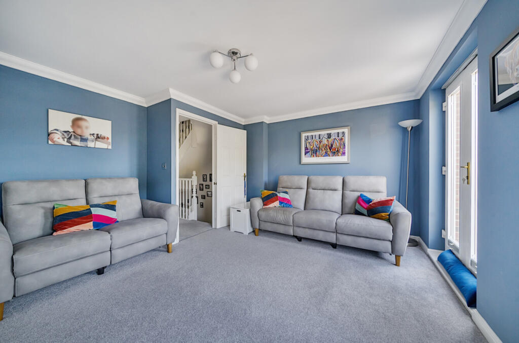 1305130-4-685142f...