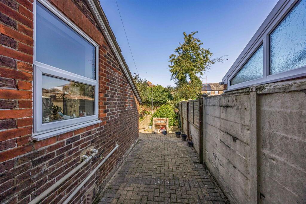 269 Highbury Grove, Cosham-Small-PorticoMarketing-