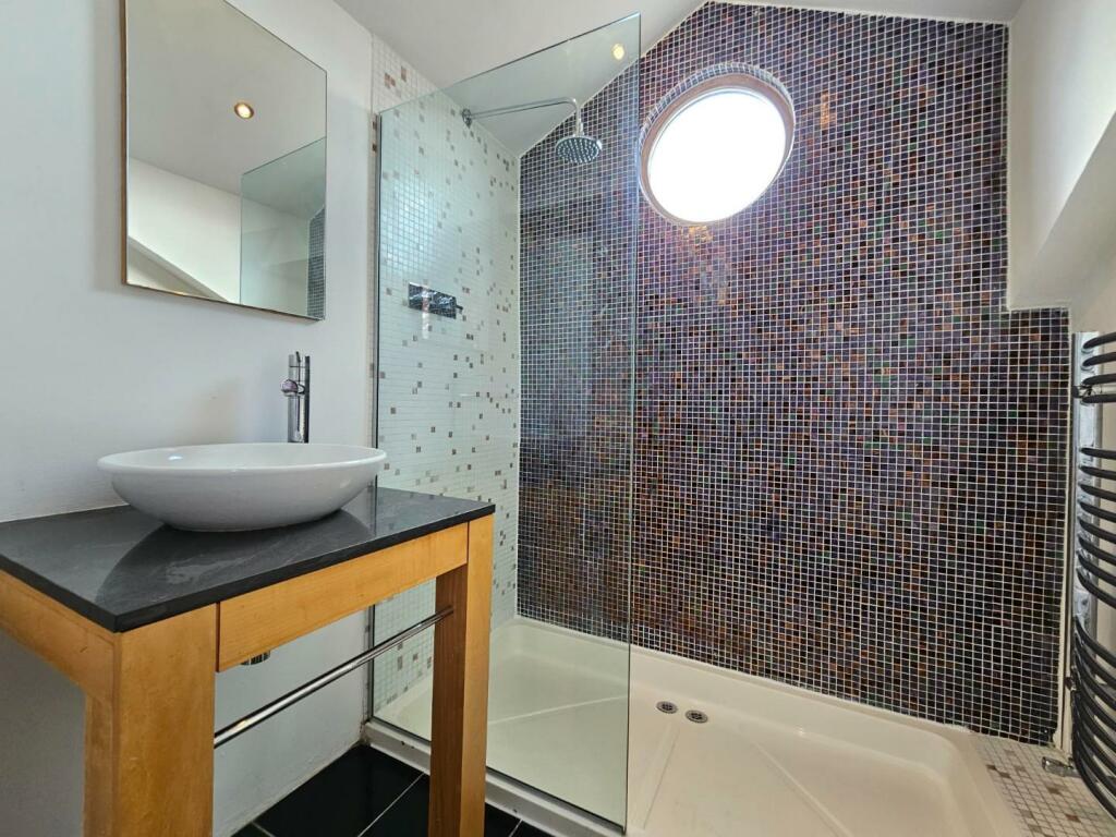 Bedroom 2 En-suite