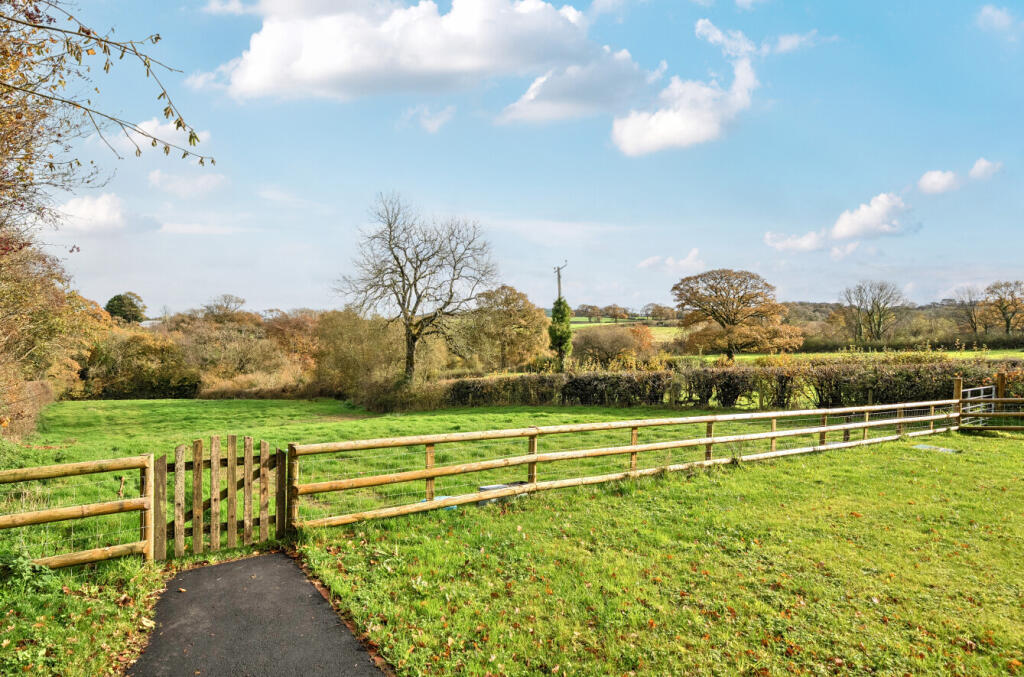 1376849-4-6911e1d...