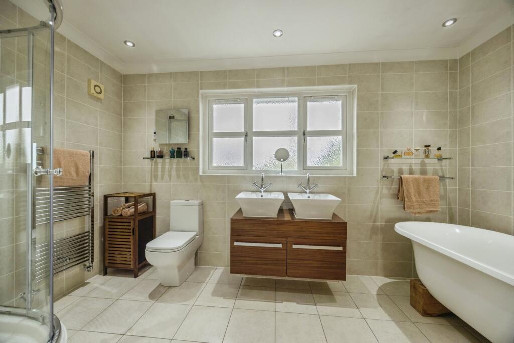 En Suite Bathroom