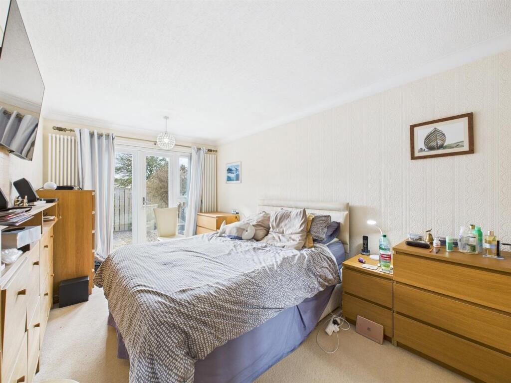Bedroom: