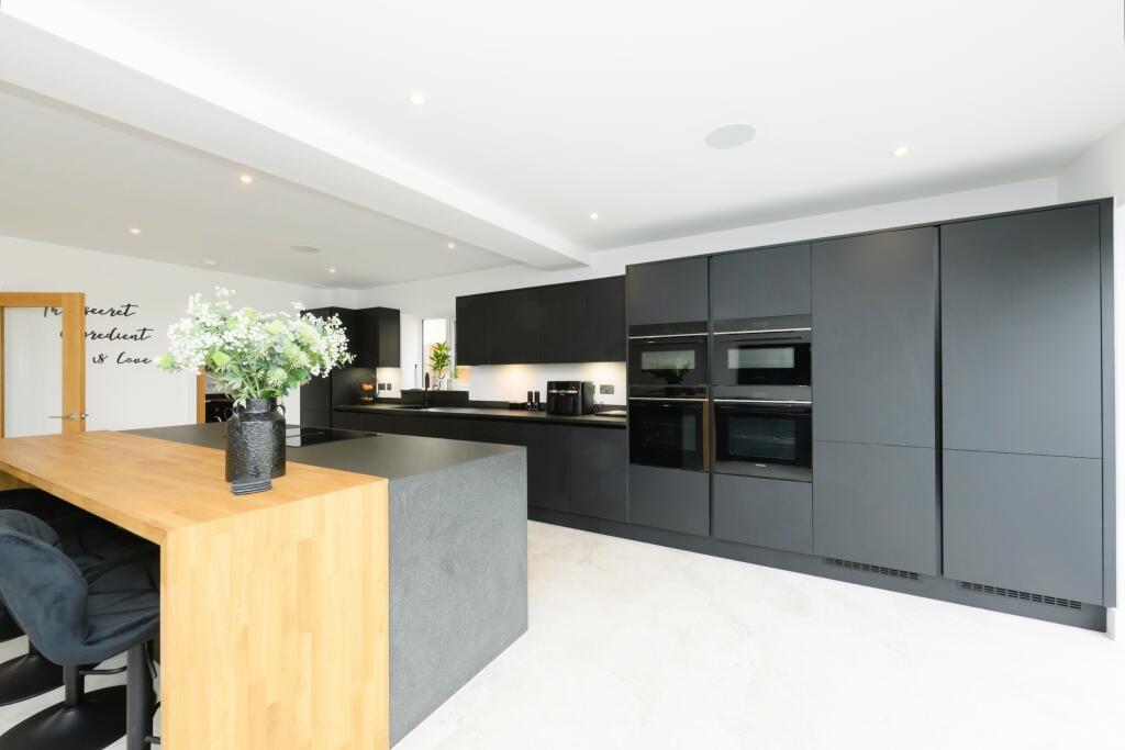 FOCAL AGENT KITCHEN
