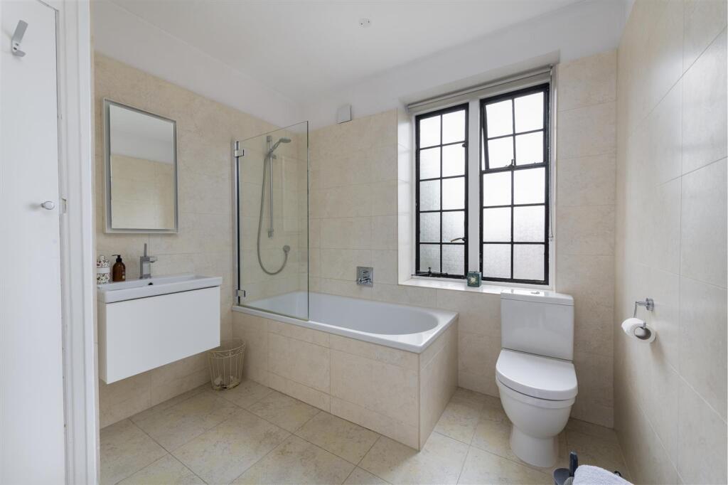 21 Selwyn Hse Bath.jpg