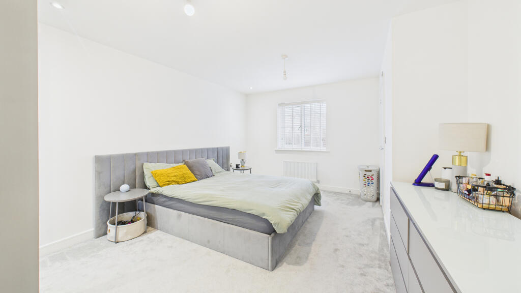 CAM04968G0-PR0085-STILL013