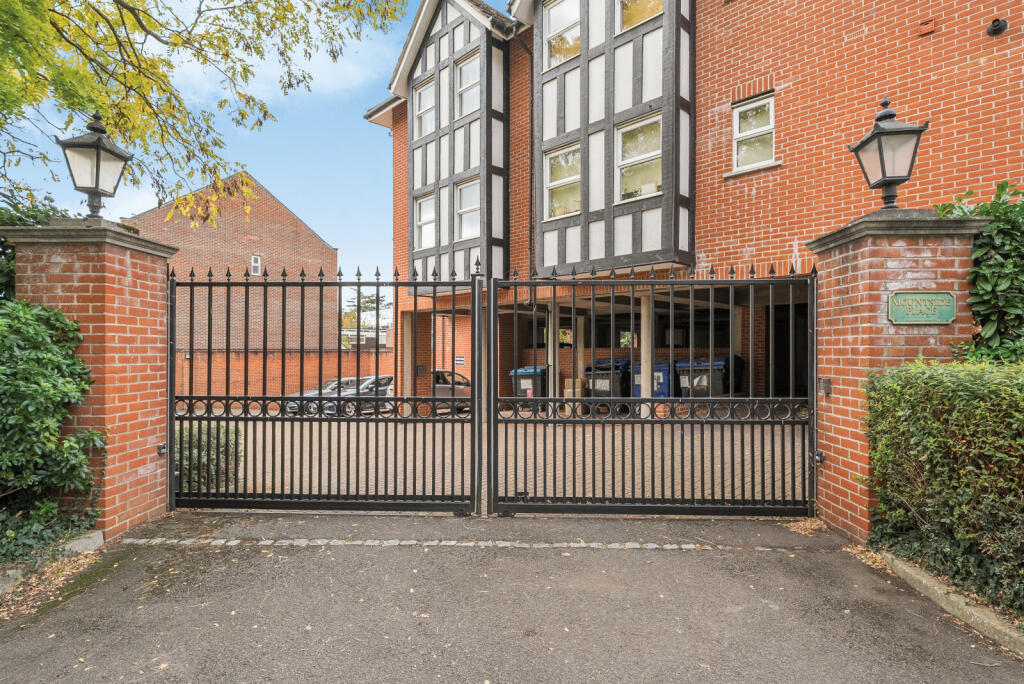 1356123-3-68e4ebd...