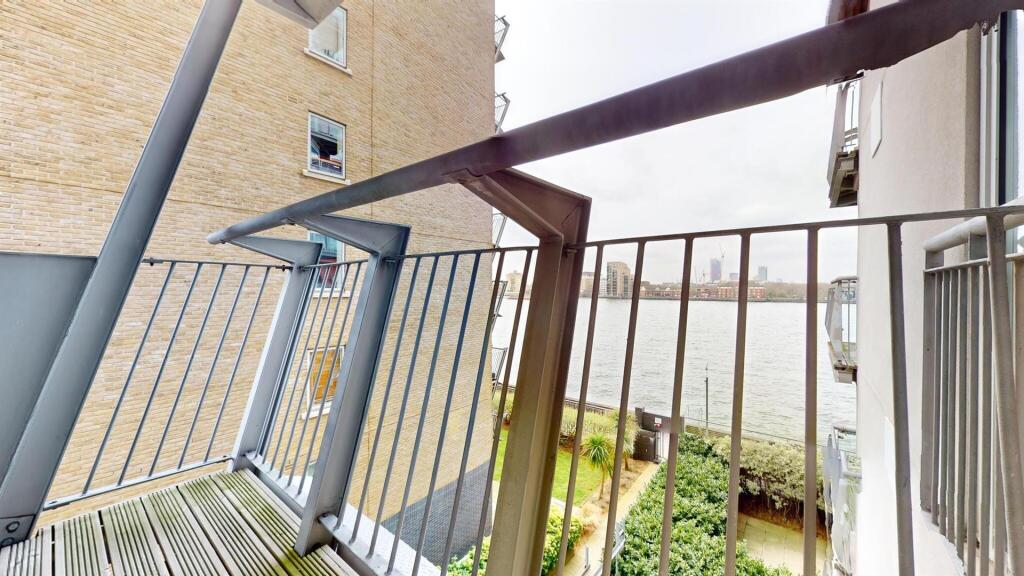 seacon tower balcony.jpg