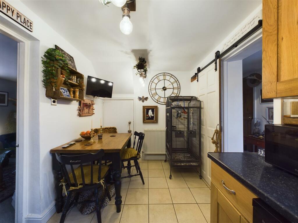 KITCHEN/ DINER