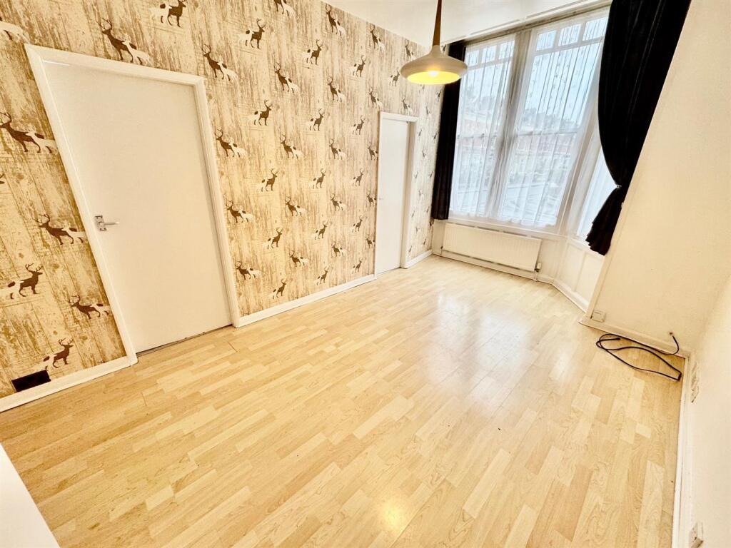 Lounge 2.jpg