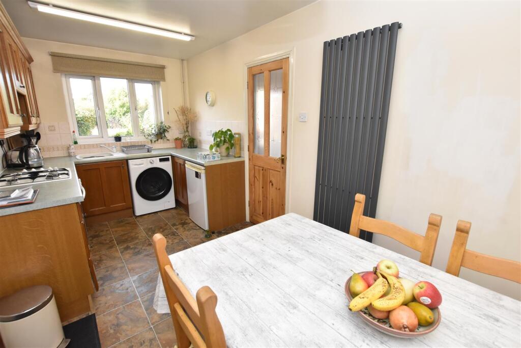KITCHEN BREAKFAST ROOM