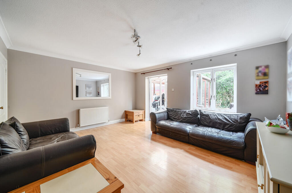 1358185-7-68d6834...