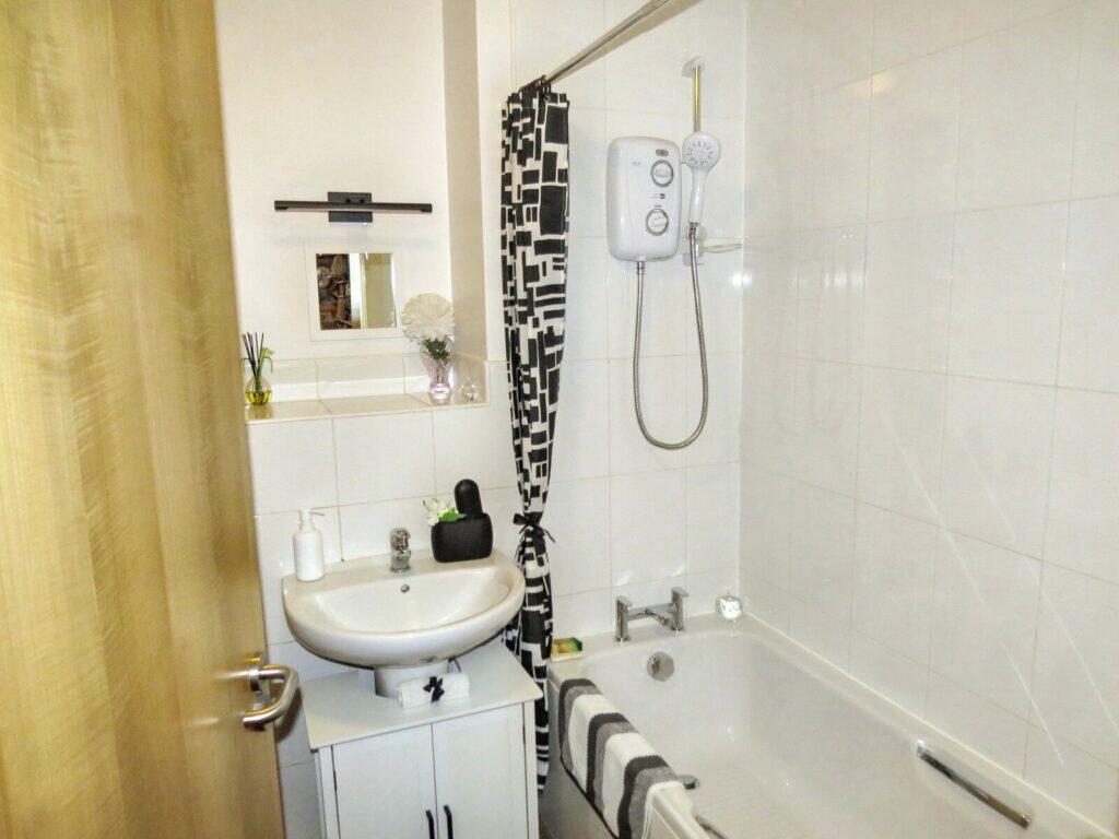 Wove Court - Bathroom