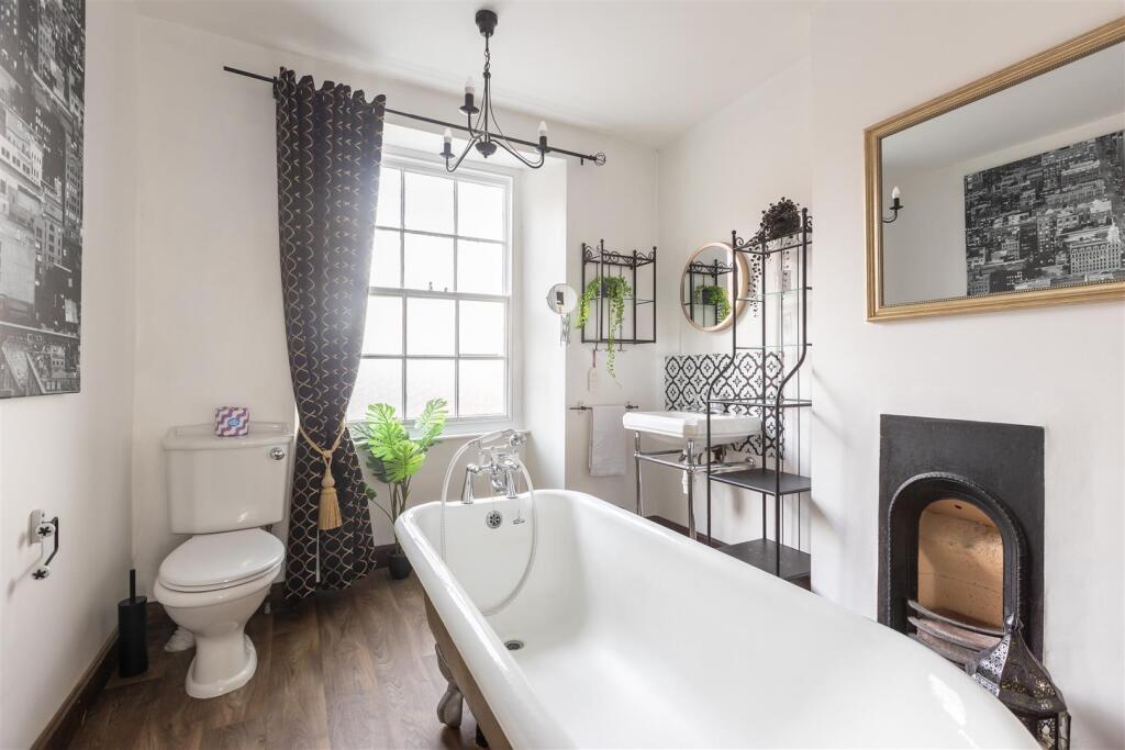 Potter Hill 33A Bathroom-1.jpg