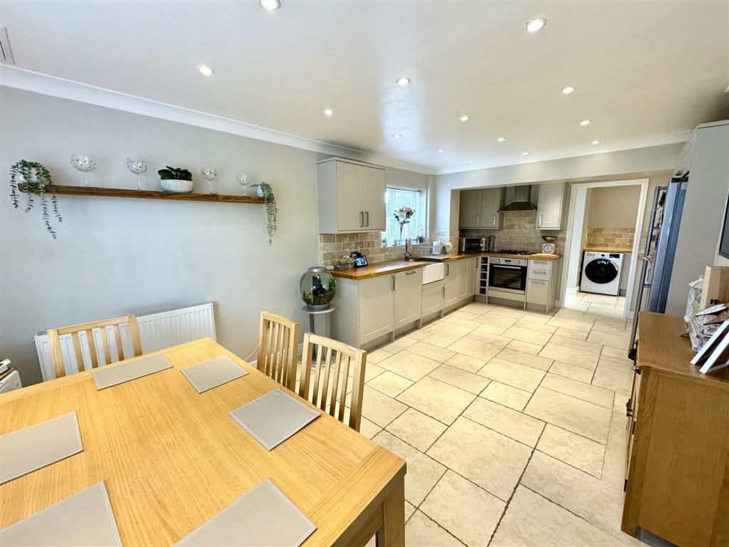 KITCHEN/DINER