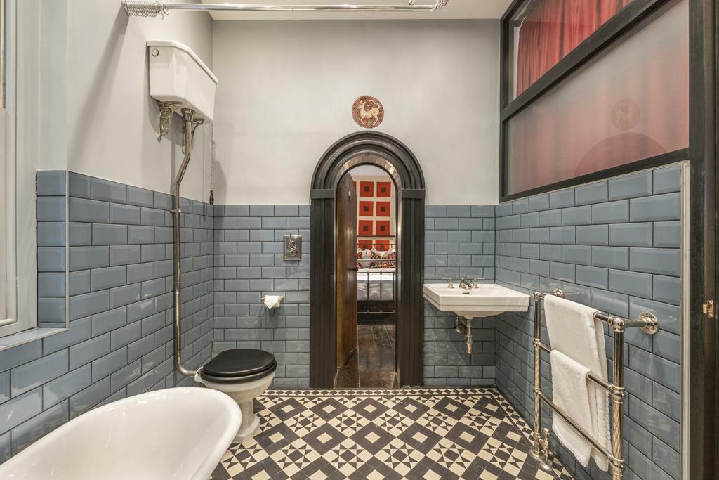 bathroom (3).jpg