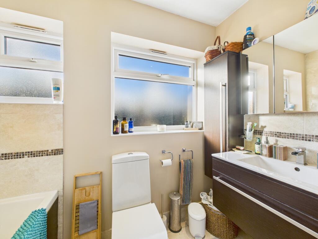 CAM04018G0-PR0409-STILL015