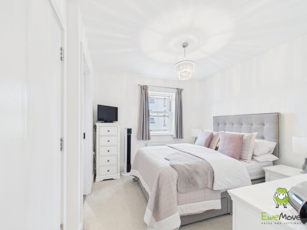 EweMove Estate Agents Basingstoke - Appian Way 