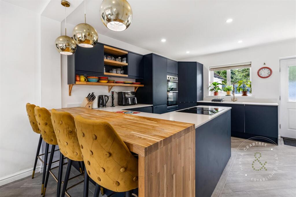 Long Heath Close, Hern Crabtree (22).jpg