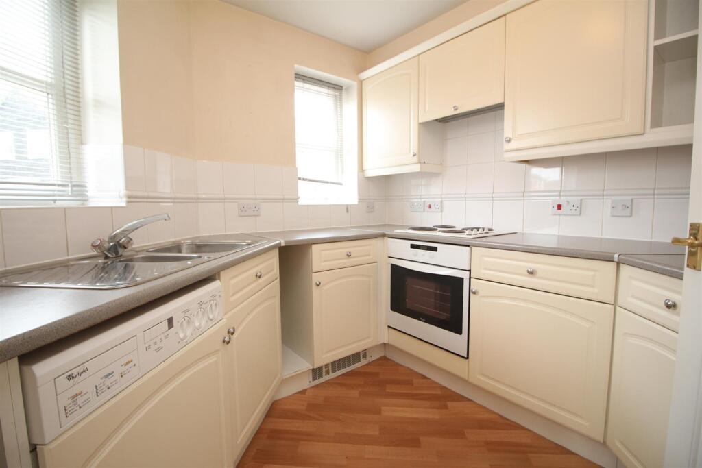 5 Riverbank Way Kitchen.JPG