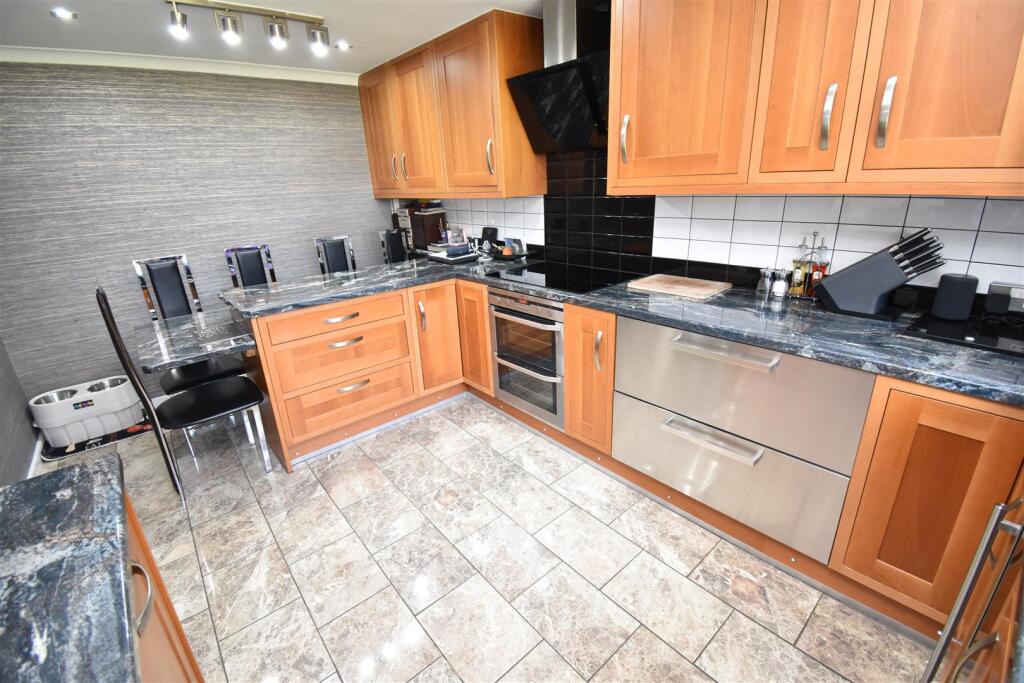 Kitchen 1.JPG