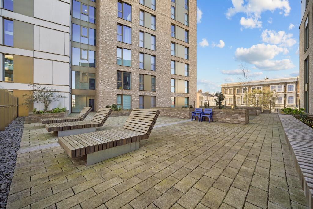 71, 151 Stockwell Rd