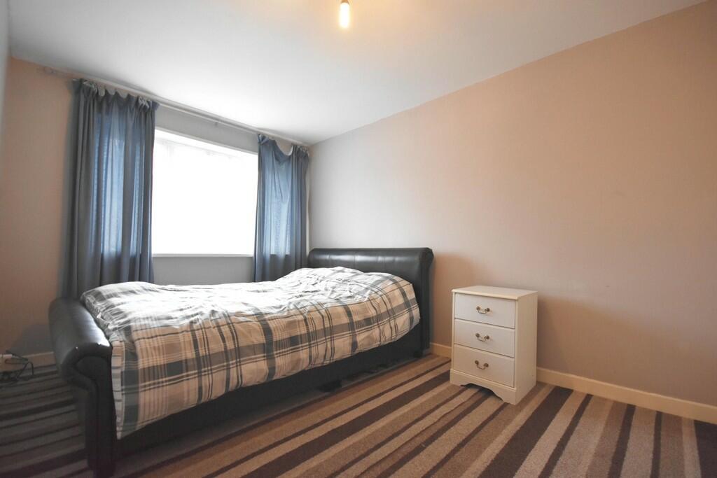 Bedroom 2-min